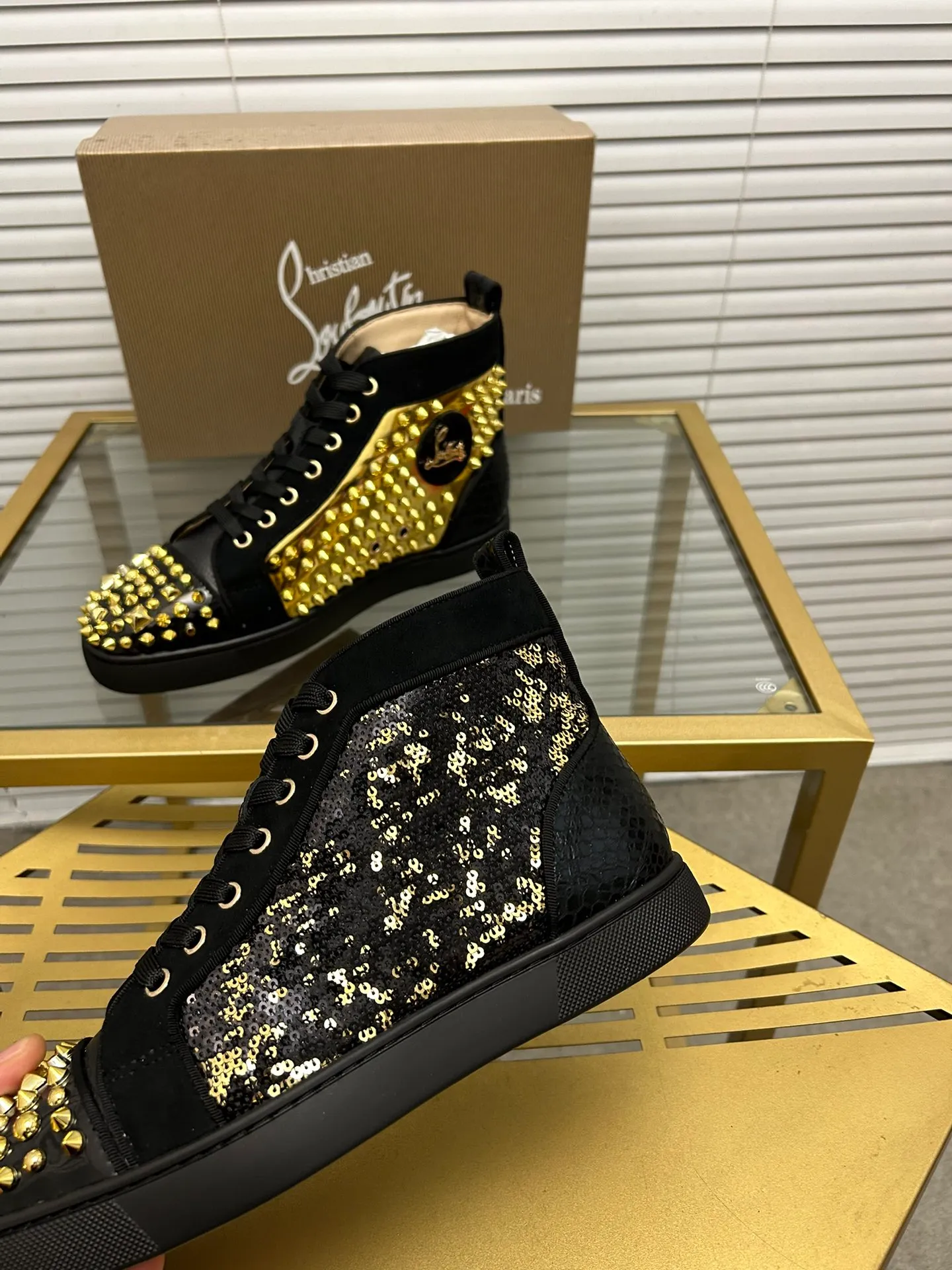 (Customized model) Ex-factory price is 560. christian louboutin (CL red sole shoes) counter series, casual sneakers for couples 📢 📢 📢 Exclusive hot style release 🎈🎈💪 Movable latex feet 👻 Finished outsole line [Proud] 😝Female 35-40# Male 38#-46, global supply😝 [Top version]: Original imported genuine leather upper, top original leather lining, original molded TPU outsole, original 1:1 detail processing, original shoe last,
